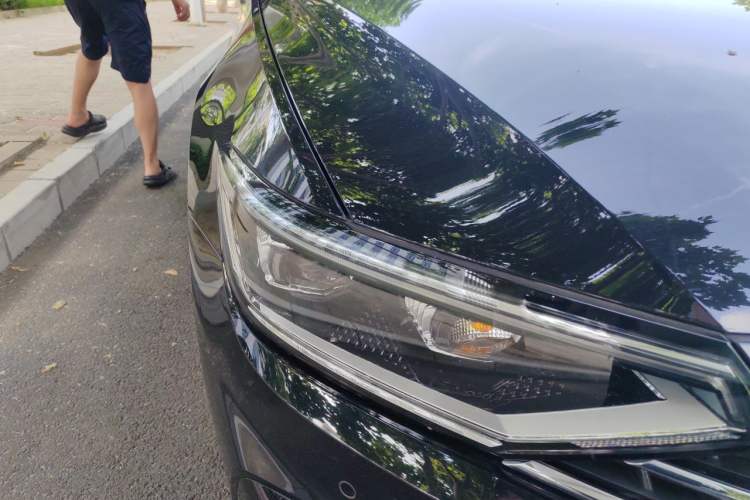 Used Volkswagen Magotan 2023 2 Million Units Commemorative Edition 330TSI DSG Luxury Version Right Front Headlight