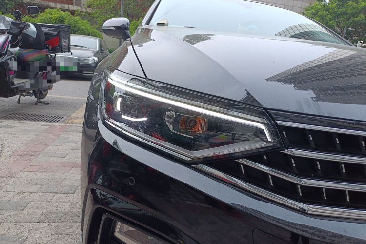 Used Volkswagen Magotan 2023 2 Million Units Commemorative Edition 330TSI DSG Luxury Version Right Front Headlight
