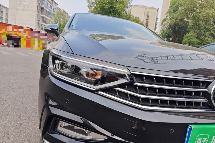 Used Volkswagen Magotan 2023 2 Million Units Limited Edition 330TSI DSG Leading Version Right Front Headlight