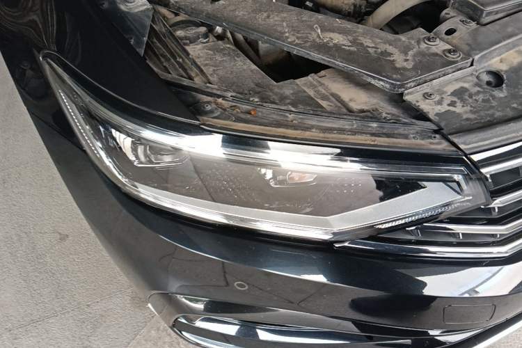 Used Volkswagen Magotan 2023 2 Million Units Limited Edition 330TSI DSG Leading Version Right Front Headlight