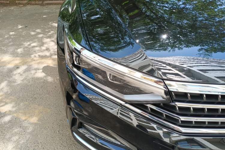 Used Volkswagen Magotan 2023 2 Million Units Limited-Edition 380TSI DSG Flagship Version Right Front Headlight