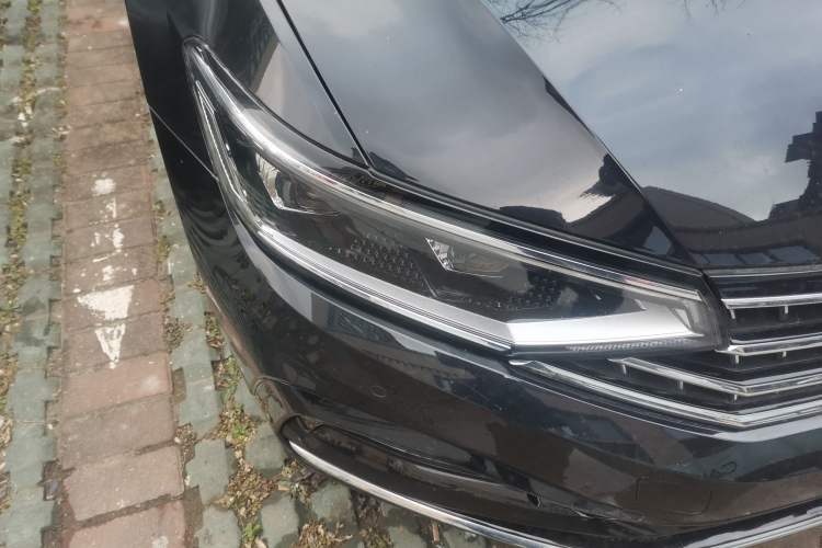 Used Volkswagen Magotan 2023 2 Million Units Limited Edition 280TSI DSG Leading Version Right Front Headlight