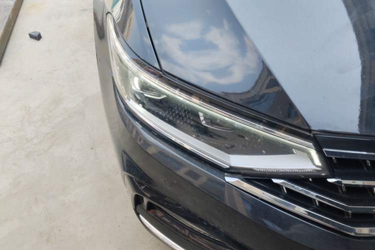 Used Volkswagen Magotan 2023 2 Million Units Commemorative Edition 330TSI DSG Luxury Version Right Front Headlight
