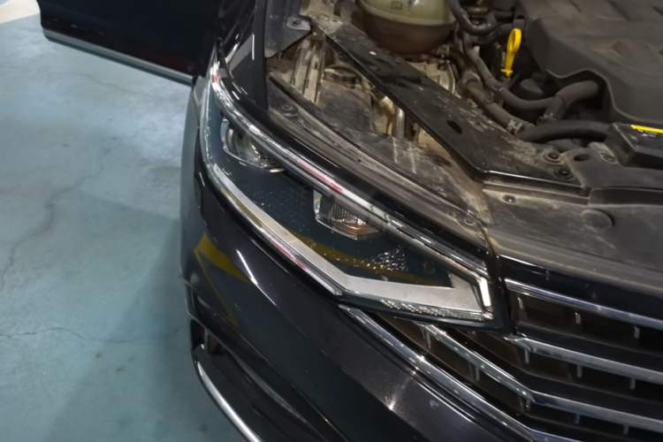 Used Volkswagen Magotan 2023 2 Million Units Commemorative Edition 330TSI DSG Luxury Version Right Front Headlight