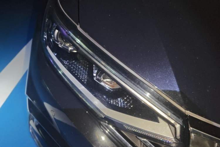 Used Volkswagen Magotan 2023 2 Million Units Commemorative Edition 330TSI DSG Luxury Version Right Front Headlight