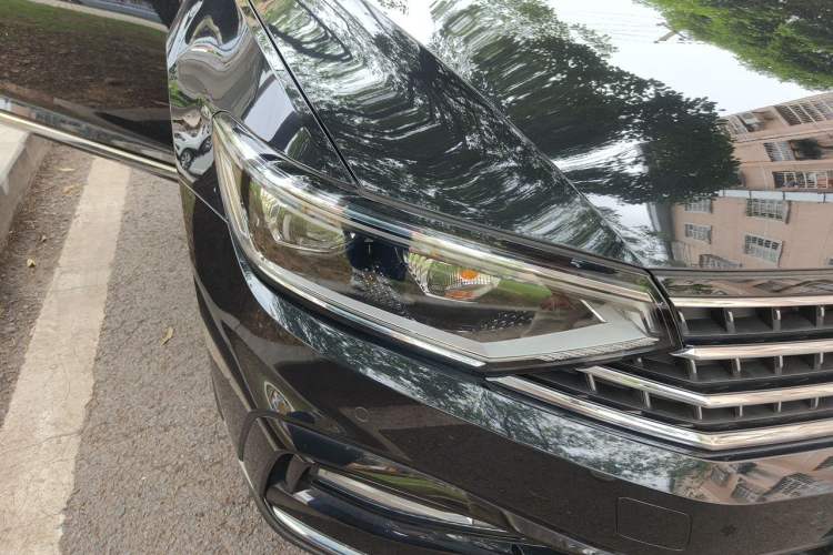 Used Volkswagen Magotan 2023 2 Million Units Commemorative Edition 330TSI DSG Luxury Version Right Front Headlight