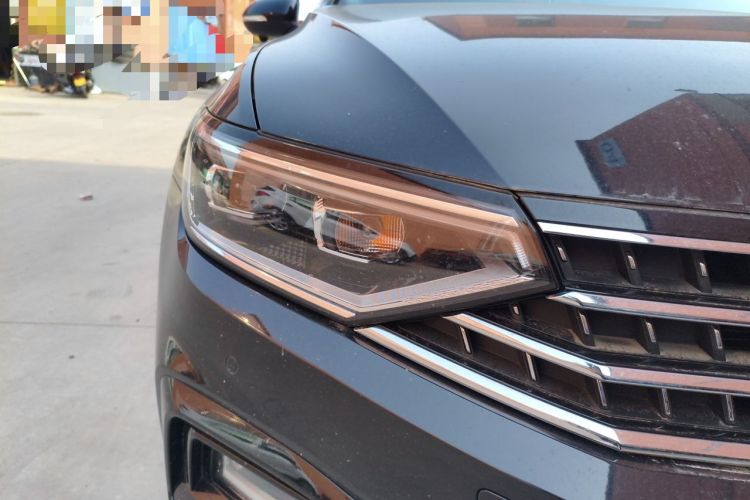 Used Volkswagen Magotan 2023 2 Million Units Commemorative Edition 330TSI DSG Luxury Version Right Front Headlight