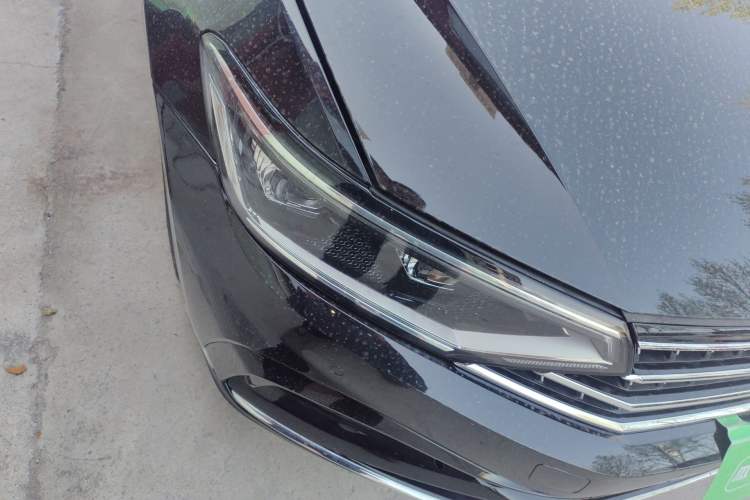 Used Volkswagen Magotan 2023 2 Million Units Limited Edition 330TSI DSG Leading Version Right Front Headlight
