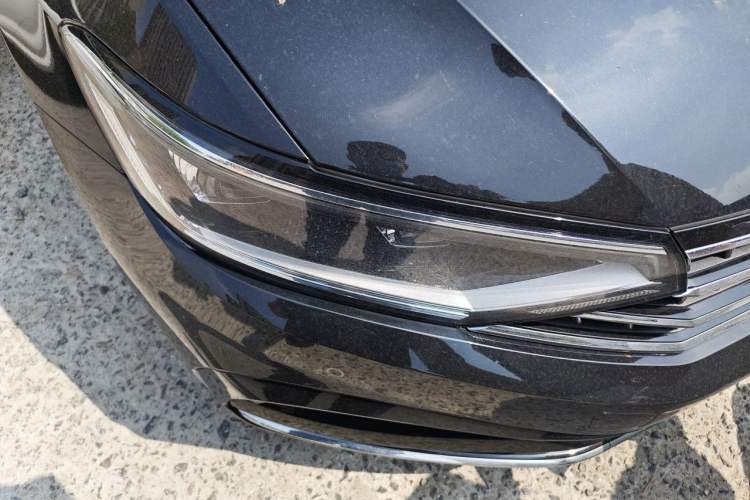 Used Volkswagen Magotan 2023 2 Million Units Commemorative Edition 330TSI DSG Luxury Version Right Front Headlight