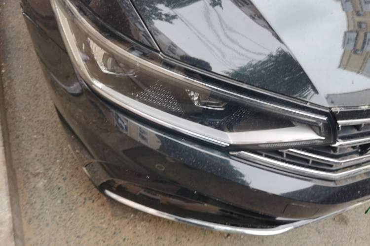 Used Volkswagen Magotan 2023 2 Million Units Commemorative Edition 330TSI DSG Luxury Version Right Front Headlight