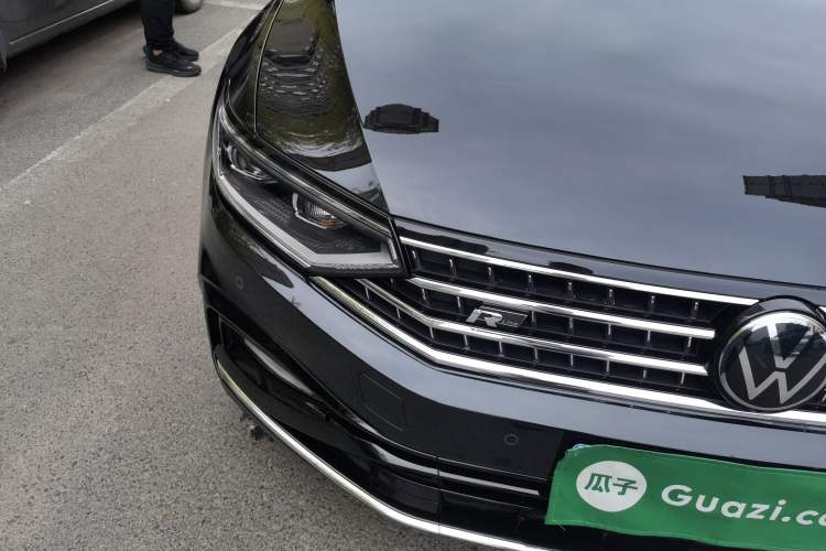 Used Volkswagen Magotan 2023 2 Million Units Commemorative Edition 330TSI DSG Luxury Version Right Front Headlight