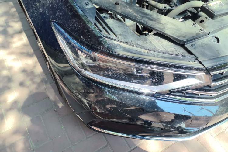 Used Volkswagen Magotan 2023 2 Million Units Commemorative Edition 330TSI DSG Luxury Version Right Front Headlight