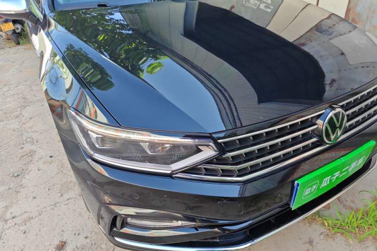 Used Volkswagen Magotan 2023 2 Million Units Limited Edition 330TSI DSG Leading Version Right Front Headlight