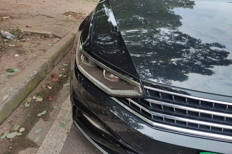 Used Volkswagen Magotan 2023 2 Million Units Commemorative Edition 330TSI DSG Luxury Version Right Front Headlight