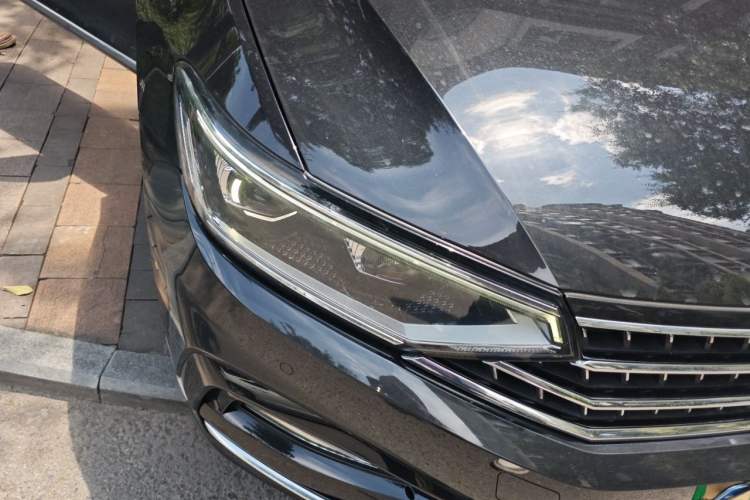 Used Volkswagen Magotan 2023 2 Million Units Limited Edition 330TSI DSG Leading Version Right Front Headlight