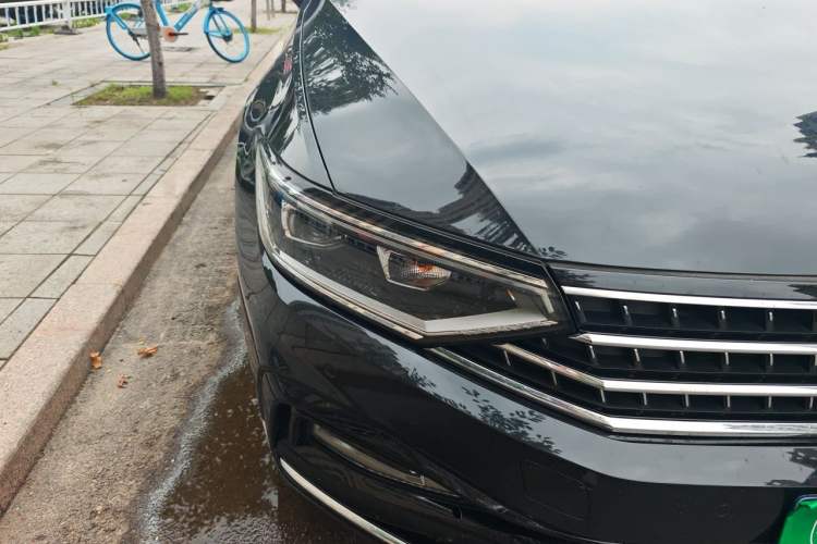 Used Volkswagen Magotan 2023 2 Million Units Limited Edition 330TSI DSG Leading Version Right Front Headlight
