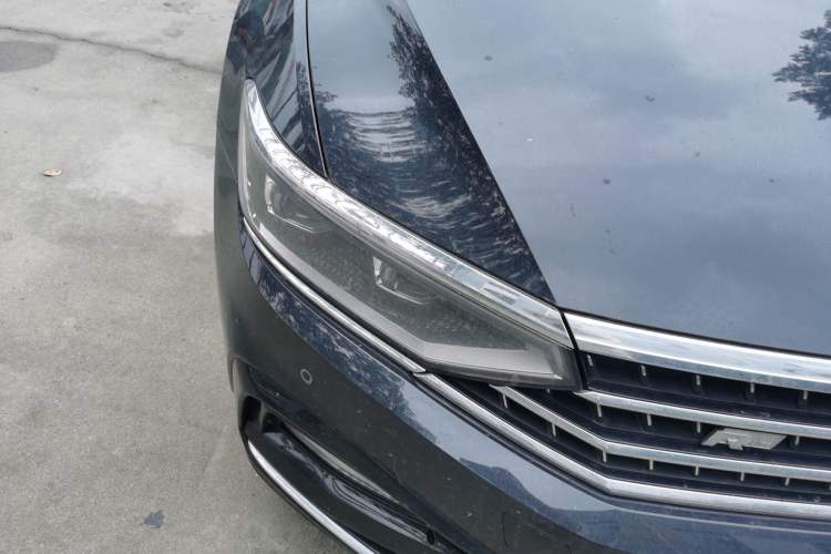 Used Volkswagen Magotan 2023 2 Million Units Limited-Edition 380TSI DSG Flagship Version Right Front Headlight