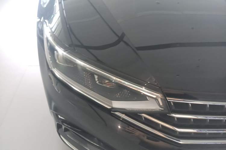 Used Volkswagen Magotan 2023 2 Million Units Limited Edition 330TSI DSG Leading Version Right Front Headlight