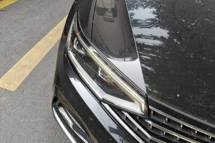 Used Volkswagen Magotan 2023 2 Million Units Commemorative Edition 330TSI DSG Luxury Version Right Front Headlight