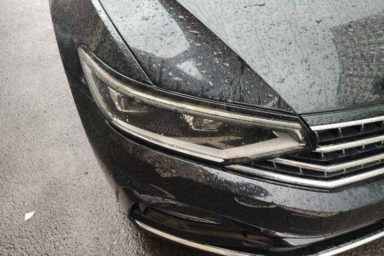 Used Volkswagen Magotan 2023 2 Million Units Commemorative Edition 330TSI DSG Luxury Version Right Front Headlight