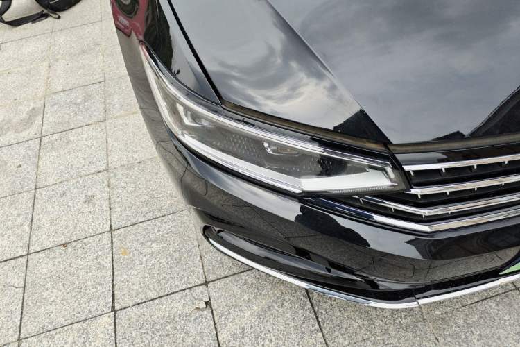 Used Volkswagen Magotan 2023 2 Million Units Limited Edition 330TSI DSG Leading Version Right Front Headlight