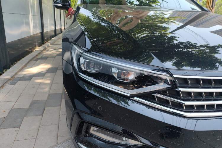 Used Volkswagen Magotan 2023 2 Million Units Limited Edition 280TSI DSG Leading Version Right Front Headlight