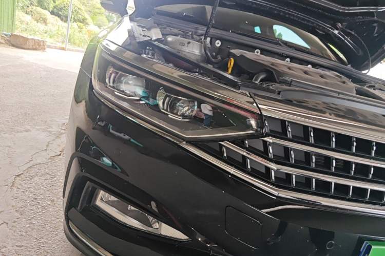 Used Volkswagen Magotan 2023 2 Million Units Limited-Edition 380TSI DSG Flagship Version Right Front Headlight