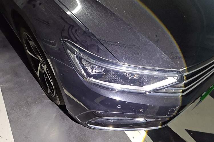 Used Volkswagen Magotan 2023 2 Million Units Commemorative Edition 330TSI DSG Luxury Version Right Front Headlight
