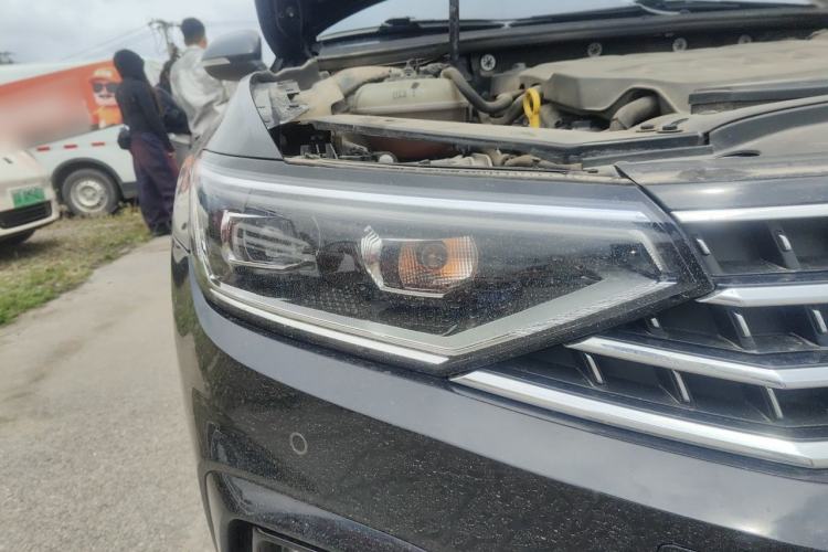 Used Volkswagen Magotan 2023 2 Million Units Limited Edition 330TSI DSG Leading Version Right Front Headlight