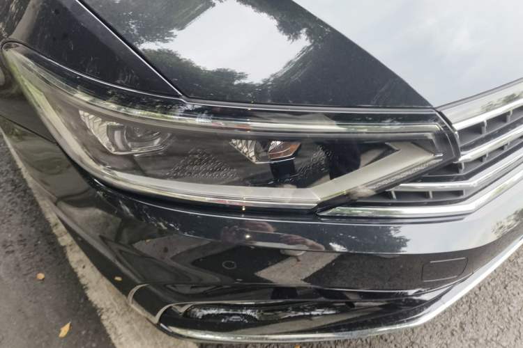 Used Volkswagen Magotan 2023 2 Million Units Commemorative Edition 330TSI DSG Luxury Version Right Front Headlight
