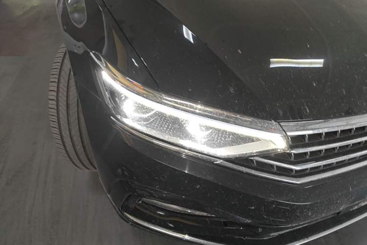 Used Volkswagen Magotan 2023 2 Million Units Limited-Edition 380TSI DSG Flagship Version Right Front Headlight