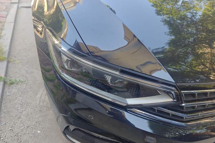 Used Volkswagen Magotan 2023 2 Million Units Commemorative Edition 330TSI DSG Luxury Version Right Front Headlight