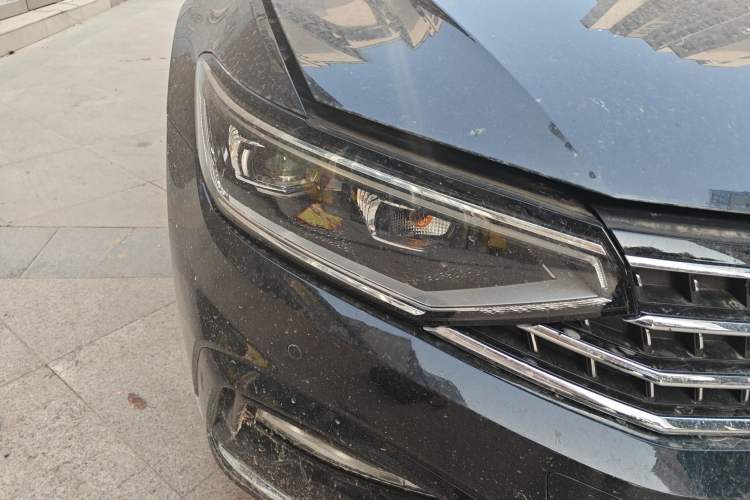 Used Volkswagen Magotan 2023 2 Million Units Limited Edition 330TSI DSG Leading Version Right Front Headlight