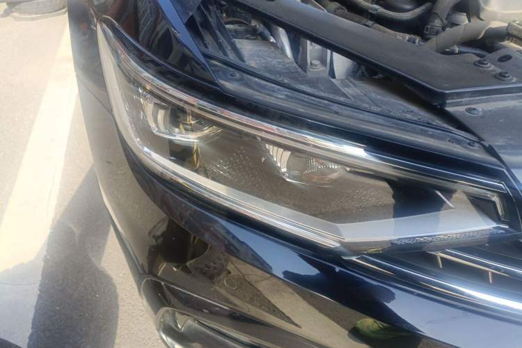 Used Volkswagen Magotan 2023 2 Million Units Commemorative Edition 330TSI DSG Luxury Version Right Front Headlight