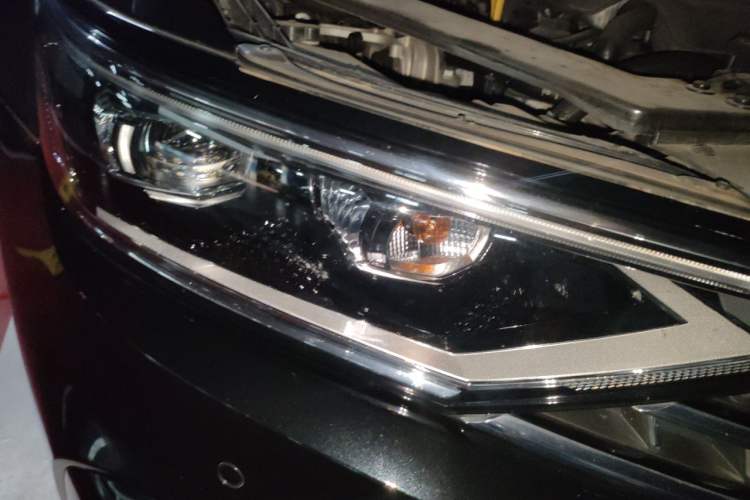 Used Volkswagen Magotan 2023 2 Million Units Limited Edition 330TSI DSG Leading Version Right Front Headlight