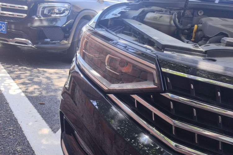 Used Volkswagen Magotan 2023 2 Million Units Commemorative Edition 330TSI DSG Luxury Version Right Front Headlight
