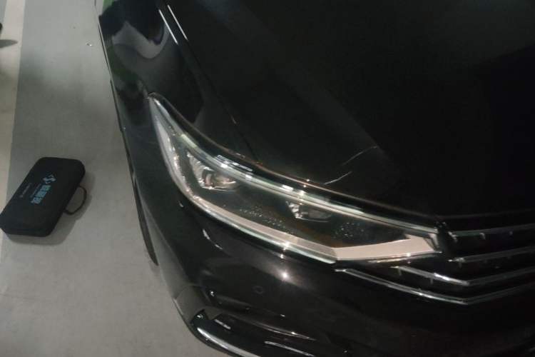 Used Volkswagen Magotan 2023 2 Million Units Commemorative Edition 330TSI DSG Luxury Version Right Front Headlight