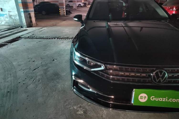 Used Volkswagen Magotan 2023 2 Million Units Commemorative Edition 330TSI DSG Luxury Version Right Front Headlight