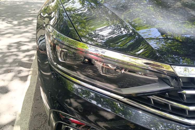 Used Volkswagen Magotan 2023 2 Million Units Commemorative Edition 330TSI DSG Luxury Version Right Front Headlight