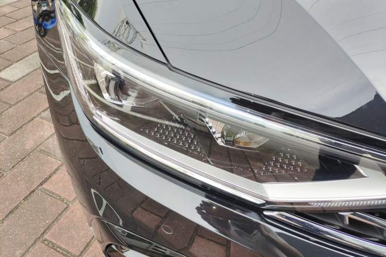 Used Volkswagen Magotan 2023 2 Million Units Commemorative Edition 330TSI DSG Luxury Version Right Front Headlight