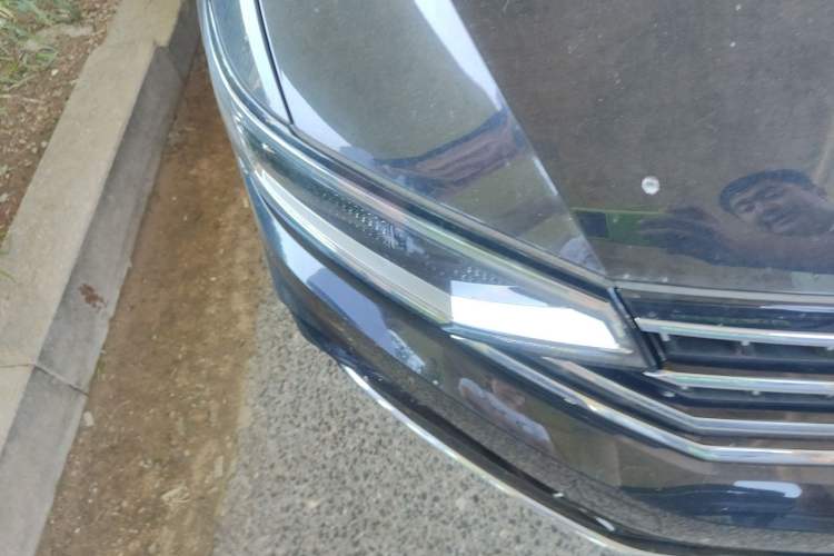 Used Volkswagen Magotan 2023 2 Million Units Commemorative Edition 330TSI DSG Luxury Version Right Front Headlight