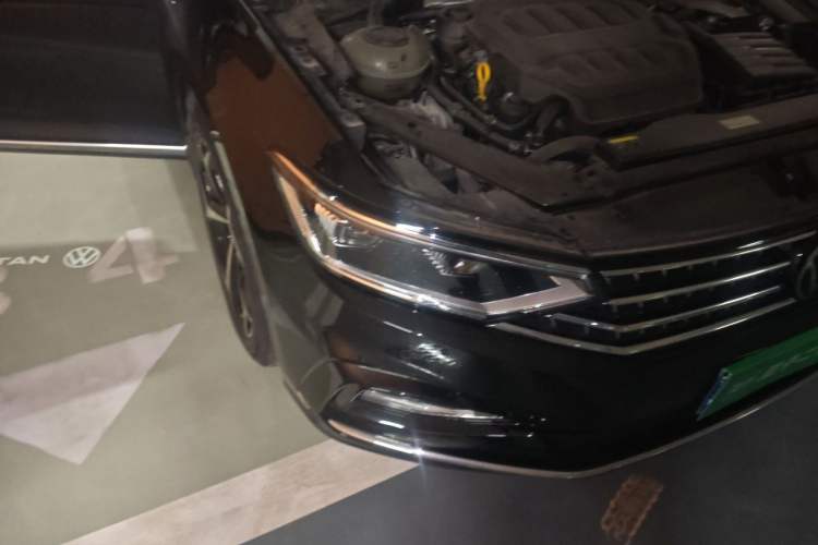 Used Volkswagen Magotan 2023 2 Million Units Limited Edition 330TSI DSG Leading Version Right Front Headlight