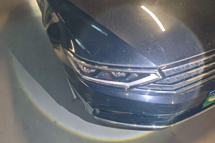 Used Volkswagen Magotan 2023 2 Million Units Commemorative Edition 330TSI DSG Luxury Version Right Front Headlight