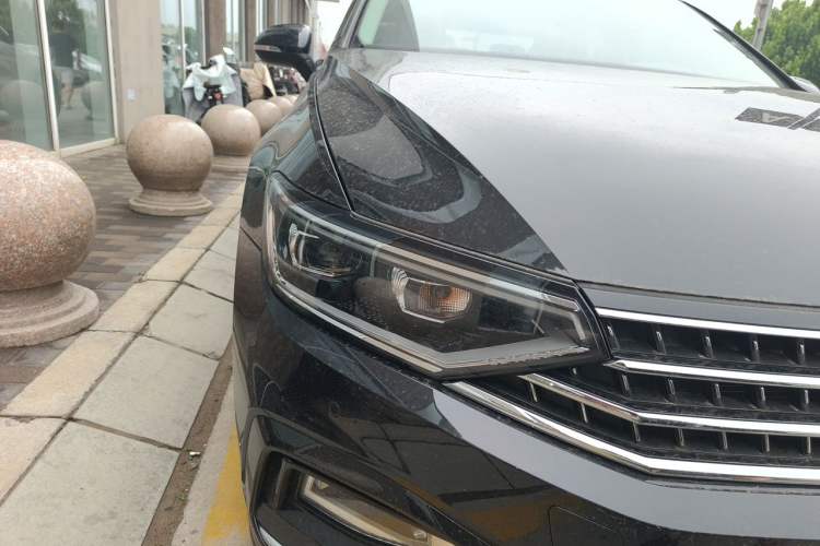 Used Volkswagen Magotan 2023 2 Million Units Limited Edition 330TSI DSG Leading Version Right Front Headlight
