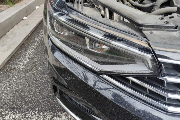 Used Volkswagen Magotan 2023 2 Million Units Limited Edition 330TSI DSG Leading Version Right Front Headlight