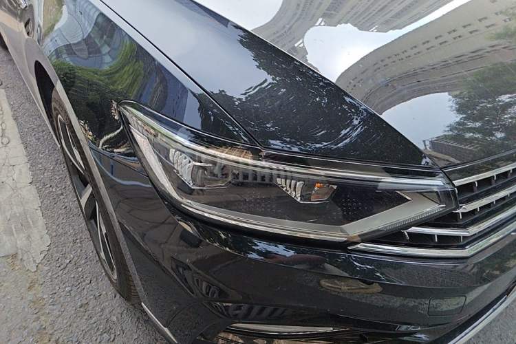 Used Volkswagen Magotan 2023 2 Million Units Commemorative Edition 330TSI DSG Luxury Version Right Front Headlight