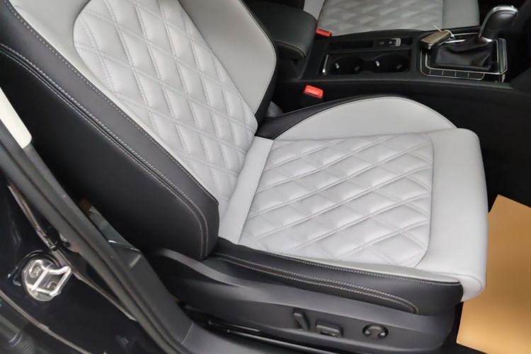 Used Volkswagen Magotan 2023 2 Million Units Limited Edition 330TSI DSG Leading Version Right Front Seat