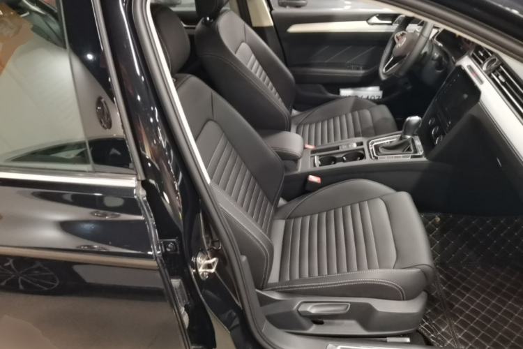 Used Volkswagen Magotan 2023 2 Million Units Limited-Edition 280TSI DSG Comfort Version Right Front Seat