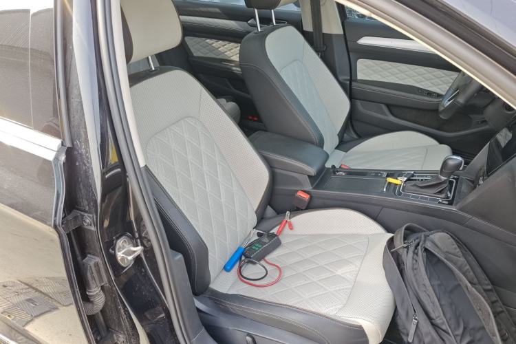 Used Volkswagen Magotan 2023 2 Million Units Commemorative Edition 330TSI DSG Luxury Version Right Front Seat