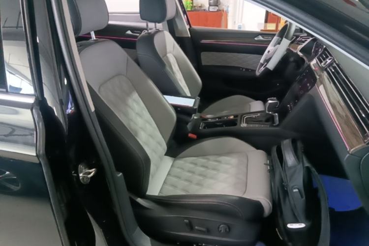 Used Volkswagen Magotan 2023 2 Million Units Limited Edition 330TSI DSG Leading Version Right Front Seat